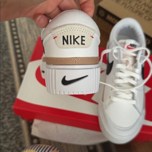 Women’s Nikes - Picture 4 of 6